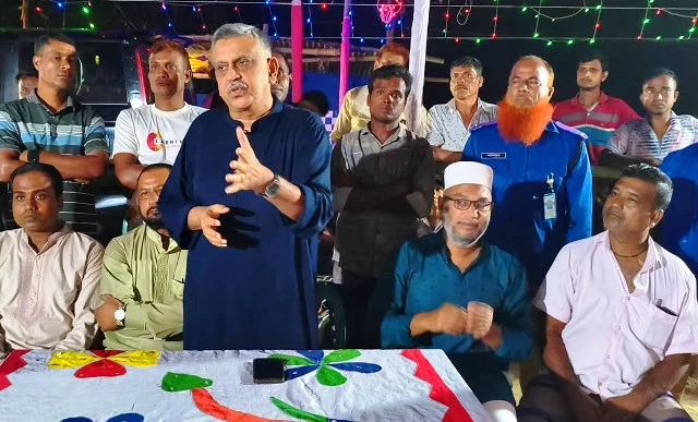 মিরপুর-ভেড়ামারায় পূজা মণ্ডপ পরিদর্শন করলেন অবসরপ্রাপ্ত কর্নেল শামসুজ্জামান