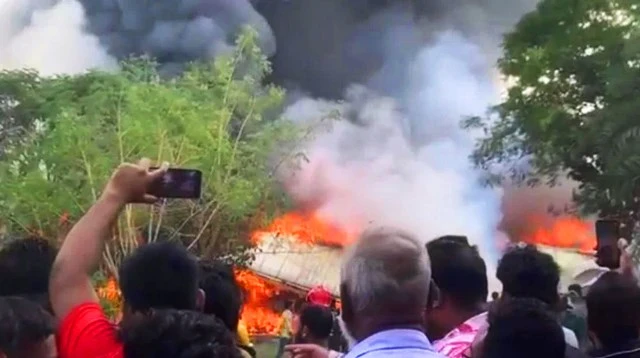 গাজীপুরে কারখানার গোডাউনে ভয়াবহ আগুন, নিয়ন্ত্রণে ৮ ইউনিট