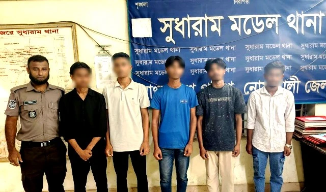 নোয়াখালীতে কিশোর গ্যাংবিরোধী অভিযানে আটক ৪৬