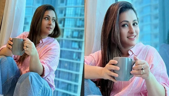 হাতে কফি কাপ, ক্যাজুয়াল লুকেও নজর কাড়লেন পূর্ণিমা