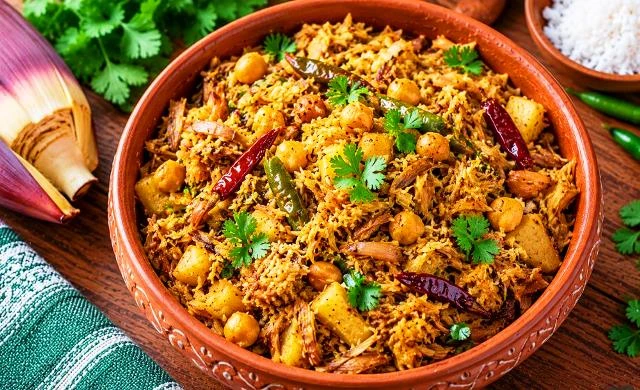 মোচার ঘণ্ট: নারকেল ও ছোলা দিয়ে বাঙালি রান্না