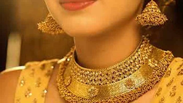 দেশের বাজারে স্বর্ণের দামে বড় পতন