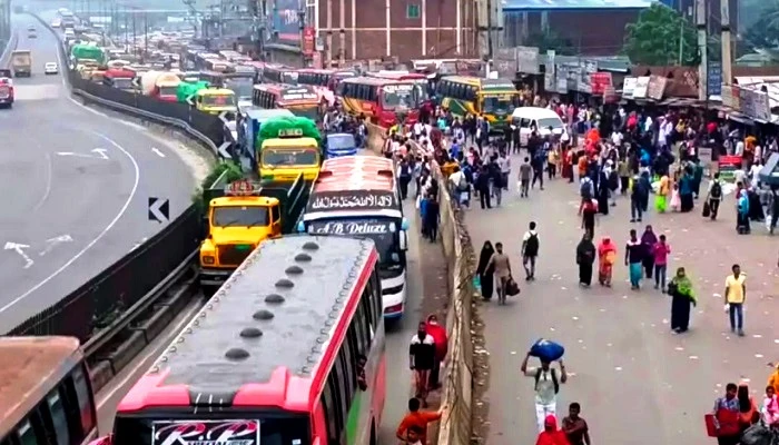 ঘরমুখী মানুষের ঢল, গাজীপুরে মহাসড়কে তীব্র চাপ
