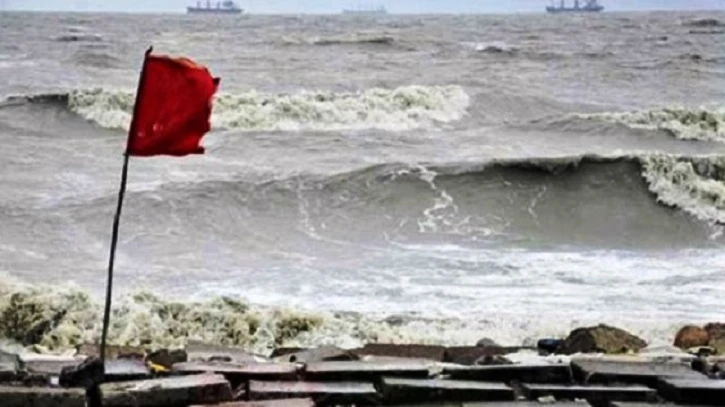 বঙ্গোপসাগরে লঘুচাপ, সমুদ্রবন্দরে ৩ নম্বর সতর্কতা