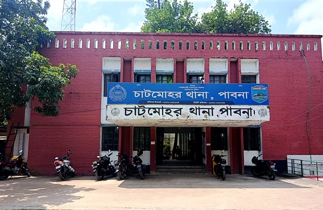 চাটমোহরে ধারালো অস্ত্রাঘাতে কুকুর হত্যার অভিযোগ