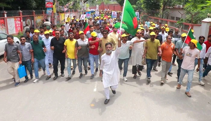 ‘রাজপথে থেকে মানুষের অধিকার আদায়ে ভূমিকা রেখে চলেছে স্বেচ্ছাসেবক দল’