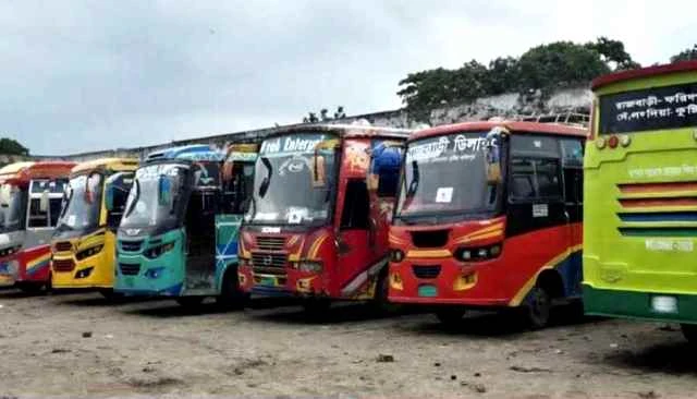 রাজবাড়ী-ফরিদপুর রুটে বাস চলাচল বন্ধ, যাত্রীদের ভোগান্তি