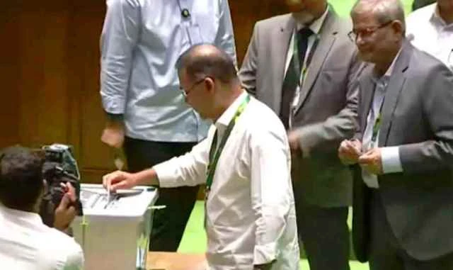 রাষ্ট্রপতি নির্বাচনে ভোট দিলেন প্রধানমন্ত্রী, স্পিকার ও বিরোধীদলীয় নেতা