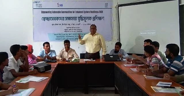 হাতিয়াতে স্বেচ্ছাসেবকদের দুর্যোগ প্রস্তুতি প্রশিক্ষণ