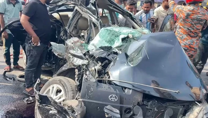 মুন্সীগঞ্জে বাস-প্রাইভেটকার সংঘর্ষ, ৪ জনের প্রাণহানী