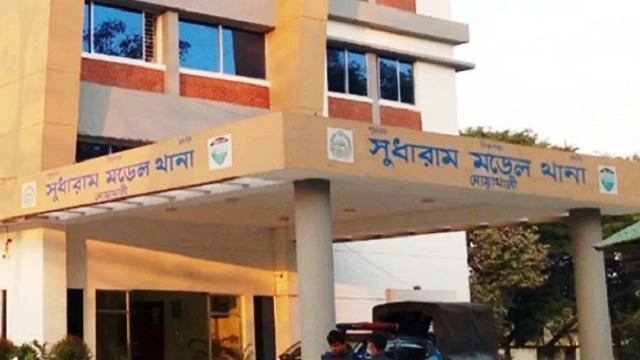 অটোরিকশায় চার্জ দিতে গিয়ে বিদ্যুৎস্পৃষ্টে চালকের মৃত্যু