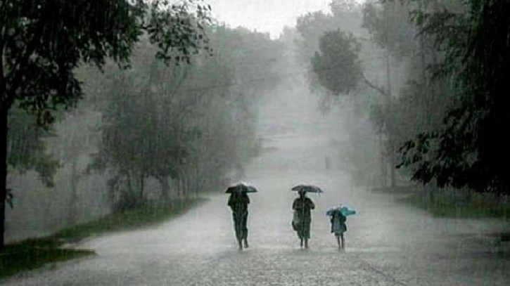 দেশের ৩ জেলায় ঝড়বৃষ্টির আশঙ্কা, নদীবন্দরে সতর্কতা