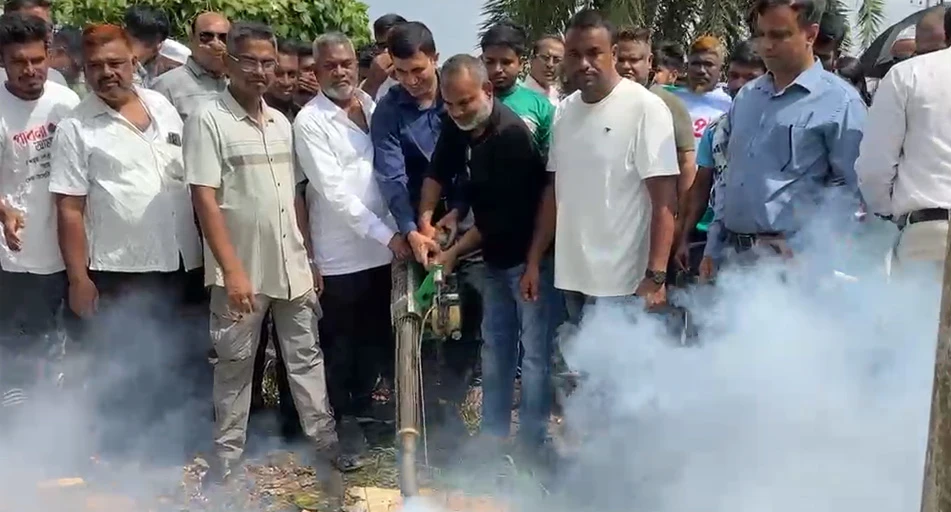 পাবনায় ডেঙ্গু প্রতিরোধে মশক নিধন ও পরিচ্ছন্নতা অভিযান