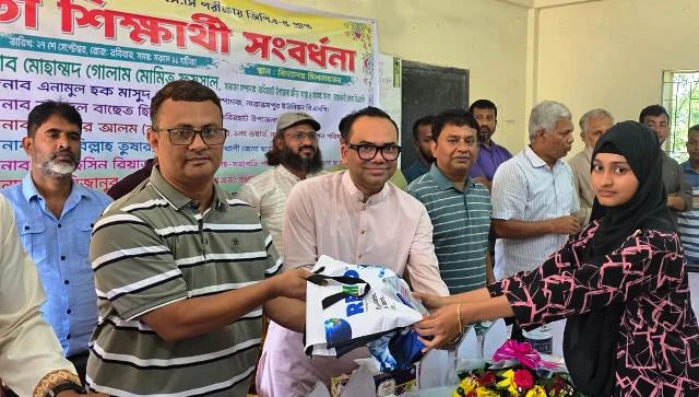 কবিরহাটে জিপিএ-৫ পাওয়া শিক্ষার্থীদের সংবর্ধনা