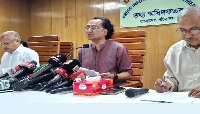 এলপিজির সংকট নেই, মজুতদারি করলে ব্যবস্থা: তথ্য উপদেষ্টা