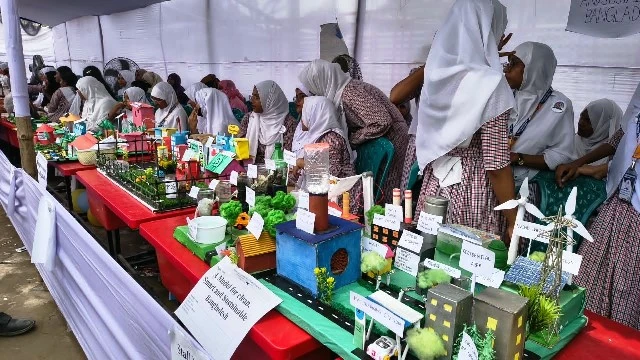 পাবনা আইডিয়াল ল্যাবরেটরি স্কুলে জমজমাট বিজ্ঞান মেলা