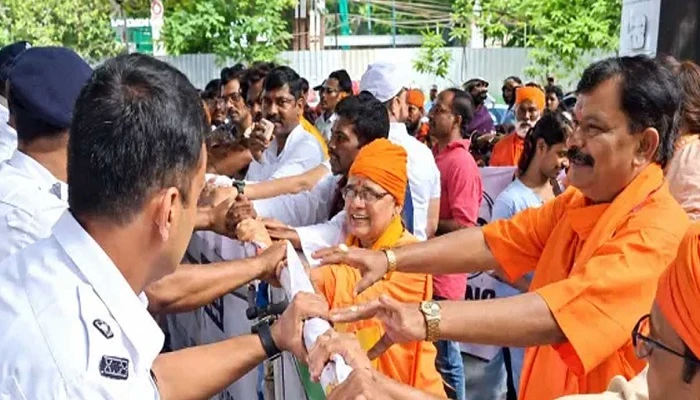 কলকাতায় বাংলাদেশ মিশন ঘেরাও করার চেষ্টা