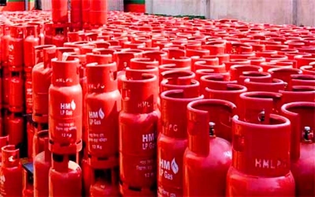 ফের বাড়ল এলপিজির দাম