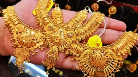 দেশের বাজারে কমলো স্বর্ণের দাম