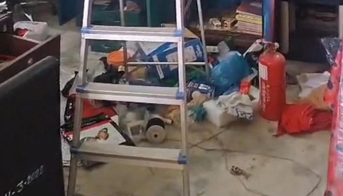 সেনবাগে স্কুলের অফিস কক্ষের তালা ভেঙে মালামাল লুট